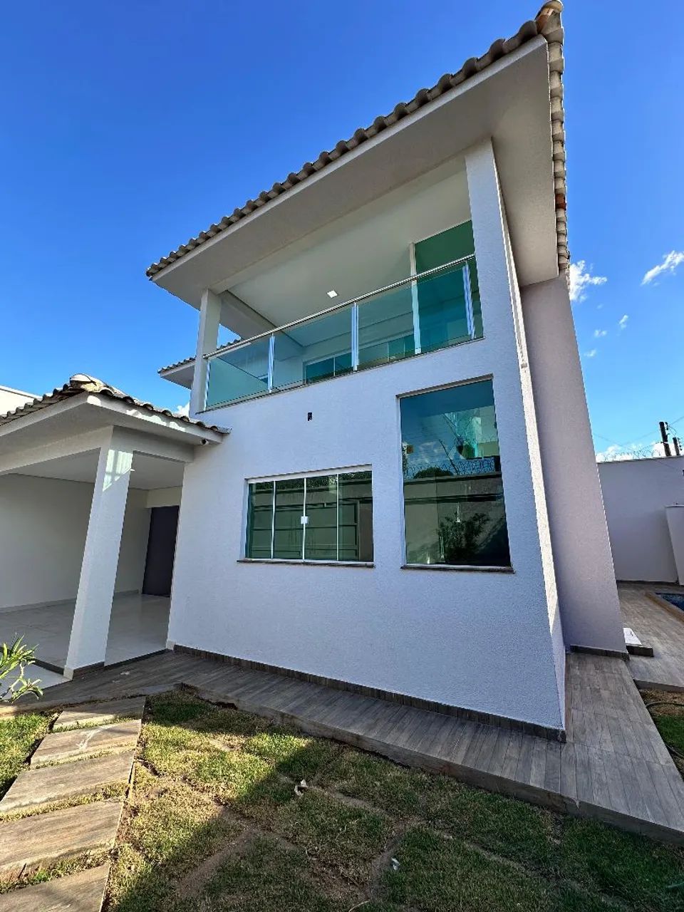 Sobrado com 4/4 2 Suites e Piscina  - Foto 3