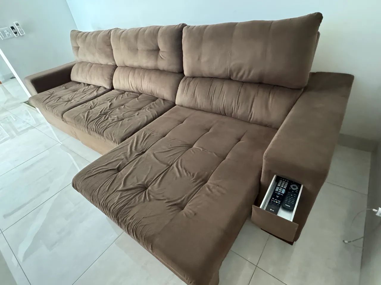 Sofá retrátil e reclinável em sued  - Foto 5