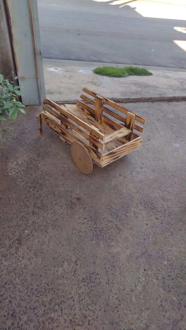 Carretinha porta flores -porta bebidas-adega-enfeites - - Foto 3