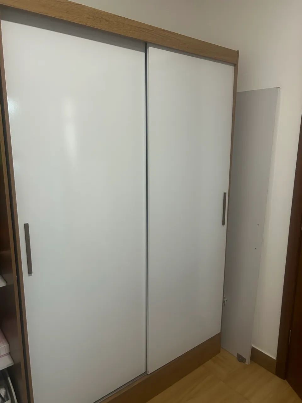 Guarda roupas solteiro