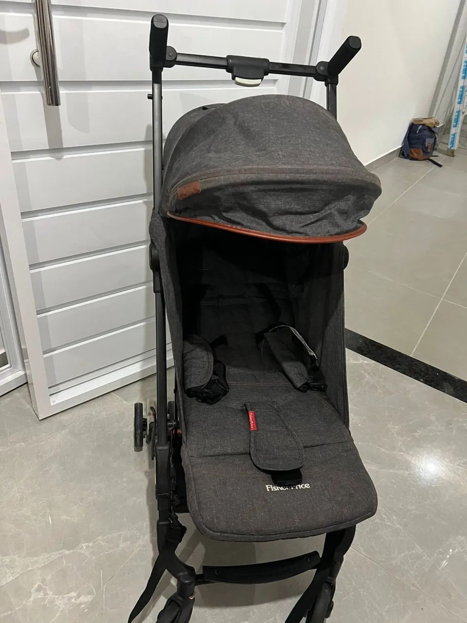 Carrinho de bebê compacto Fischer price  - Foto 4