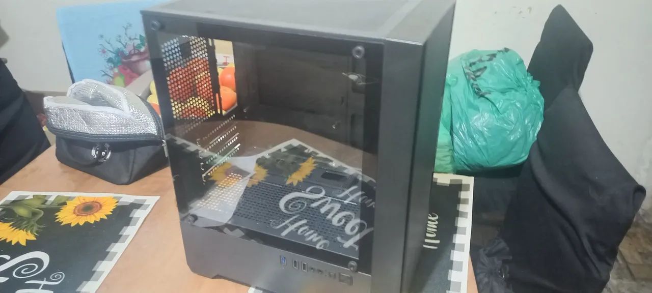 Gabinete Gamer 3 fans mid tower nunca usado