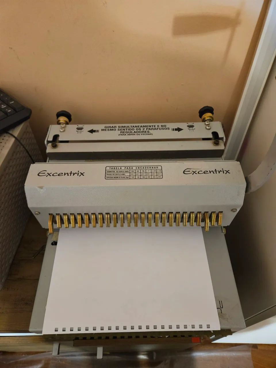 Encadernadora Excentrix Wire-O 2x1 