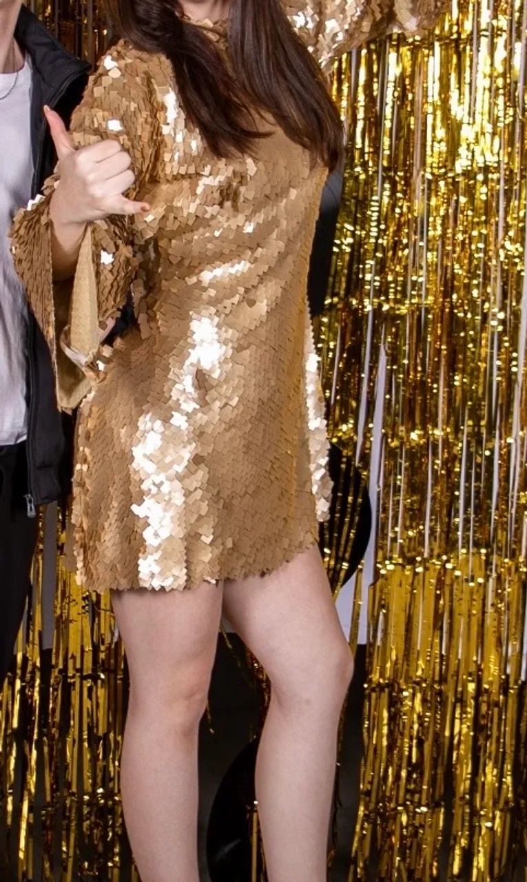 vestido anos 70 dourado