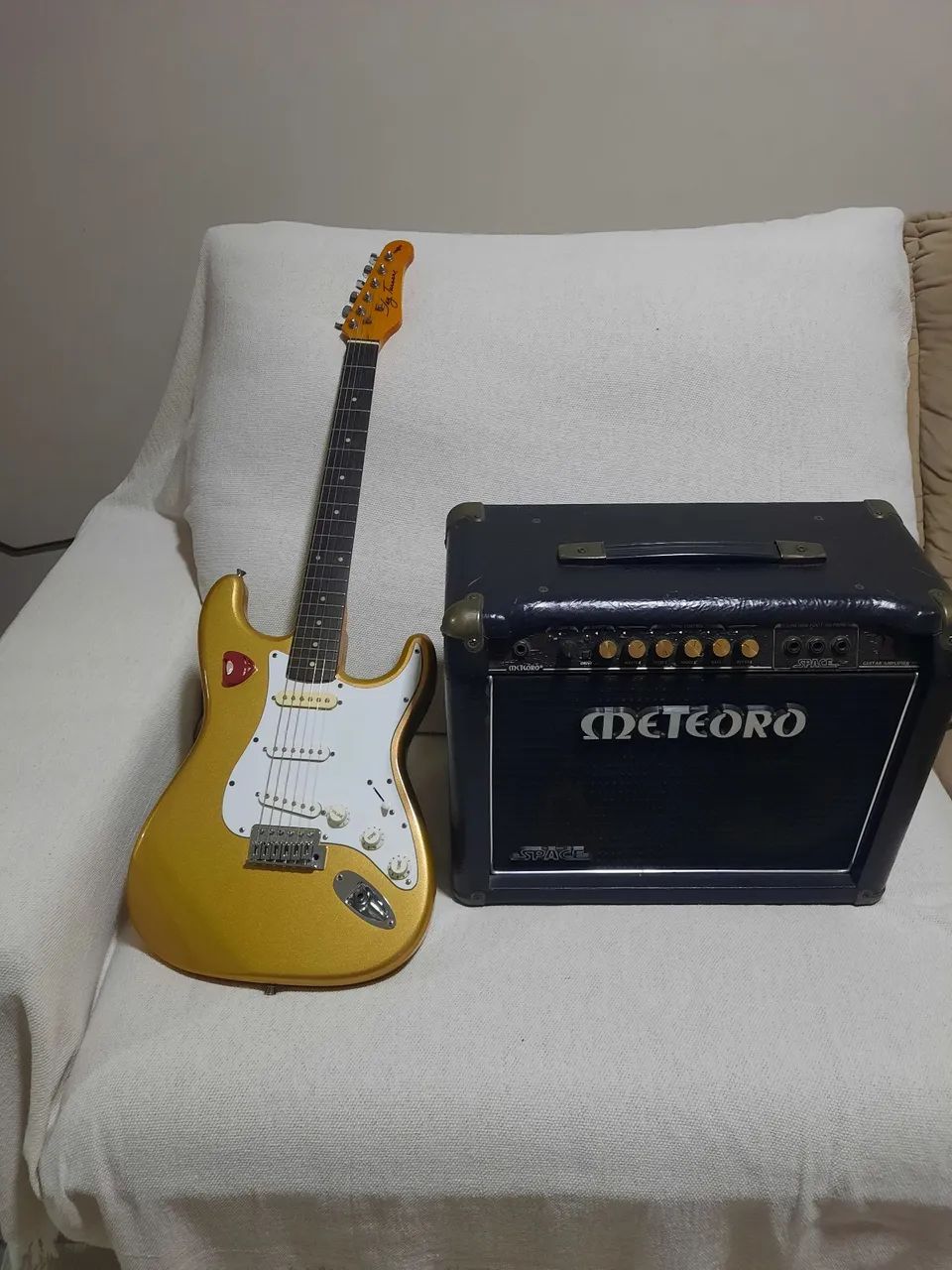 Guitarra com cubo  - Foto 3