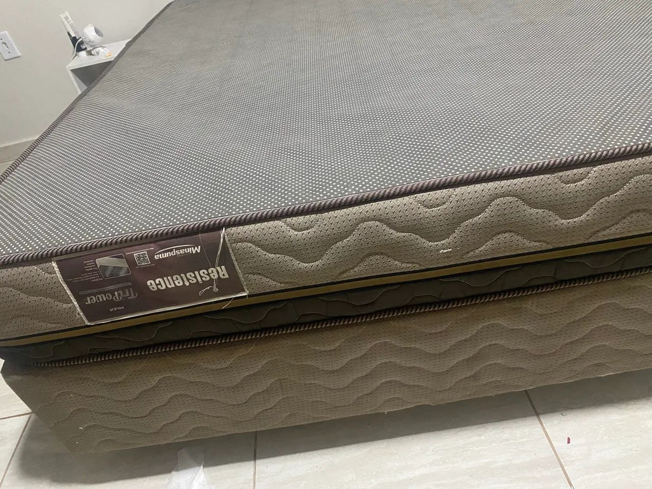 Cama Box seminova 
