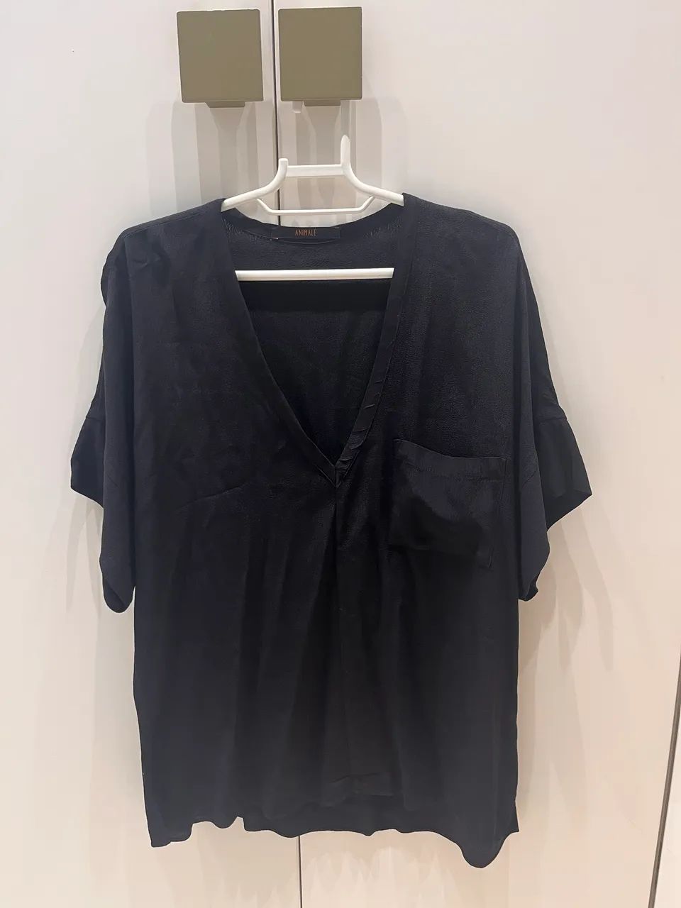 Blusa preta em crepe Animale TAM G - Foto 3