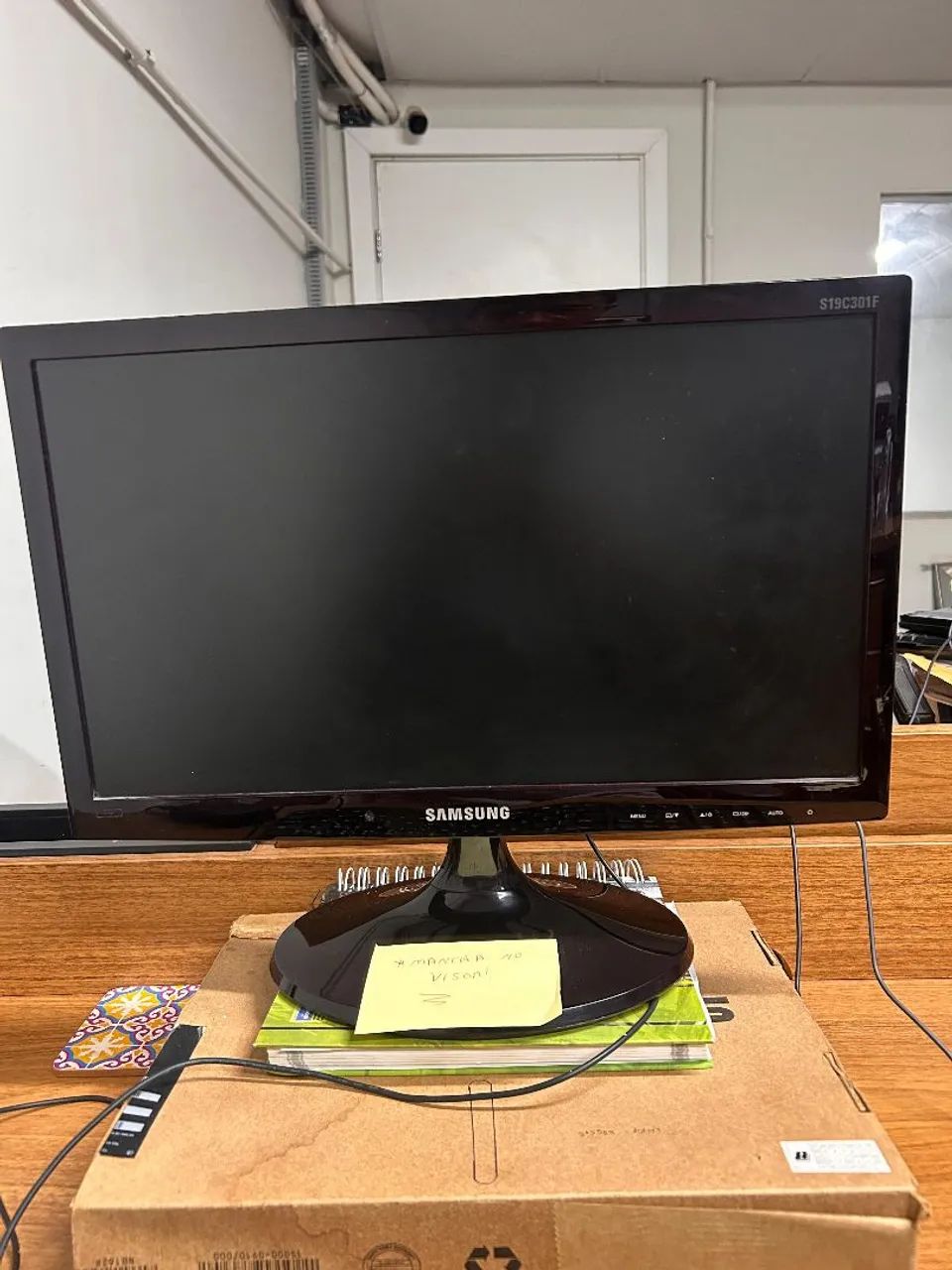 Monitor Samsung 18,5" VGA/DVI com mancha  - Foto 4