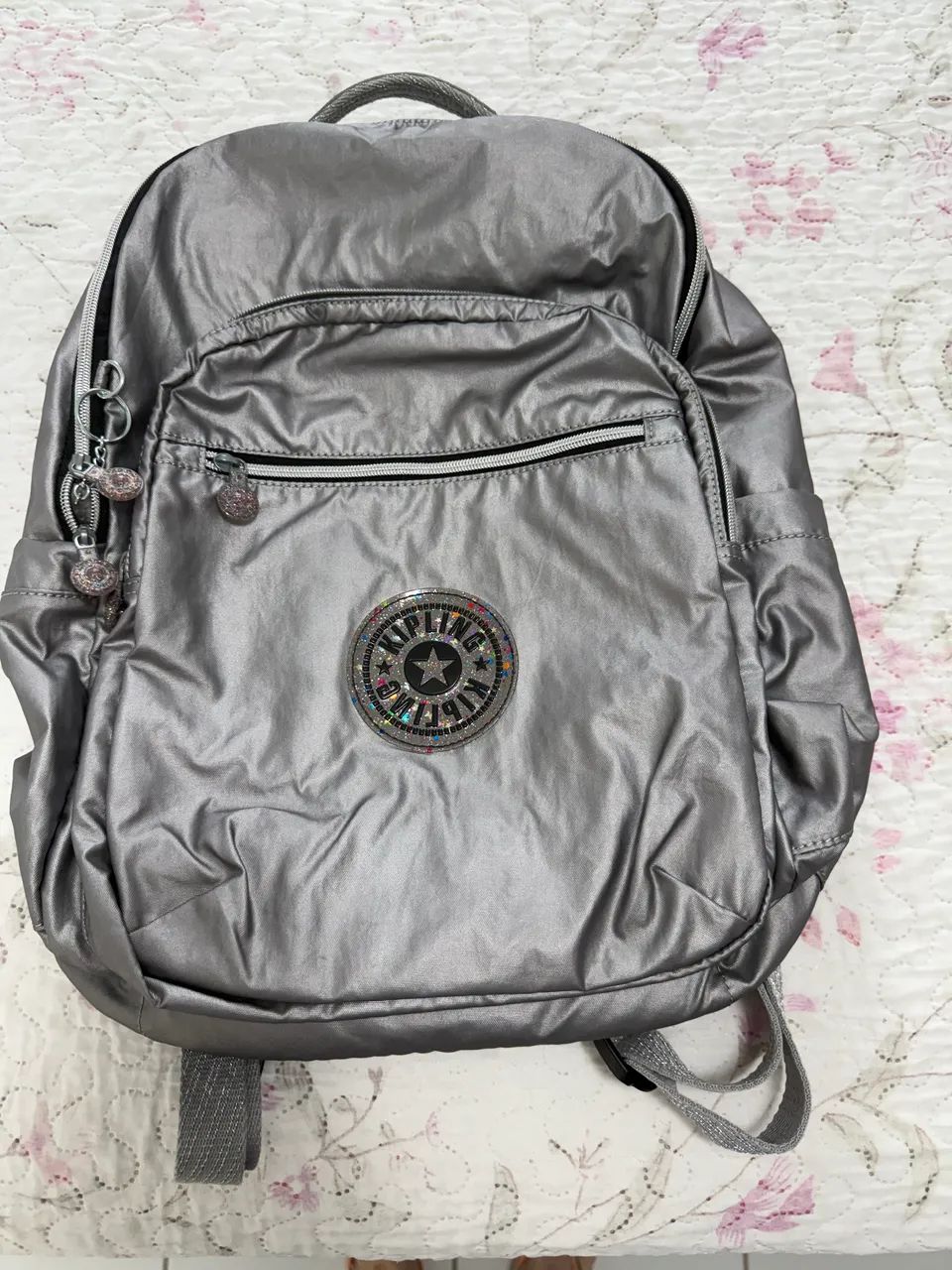 Vende-se mochila da KIPLING original nova , cor prata. - Foto 4