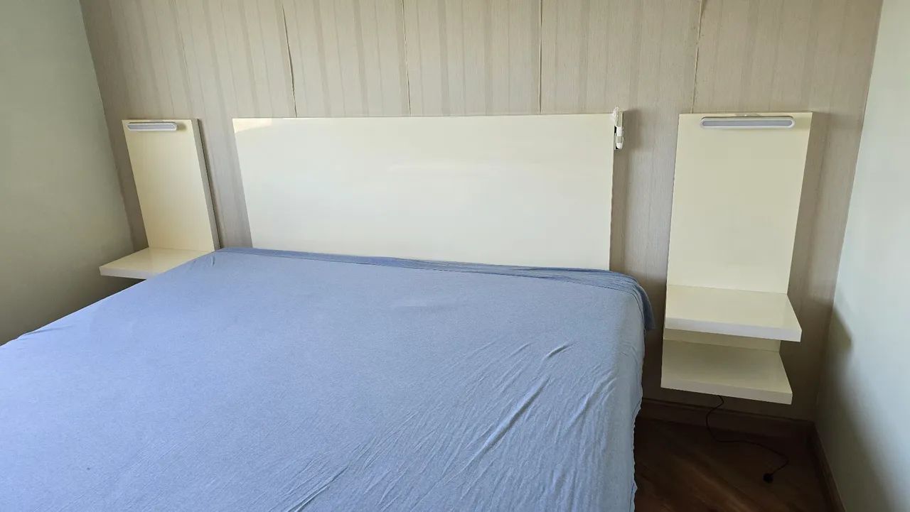 Conjunto de Cabeceira e mesas 