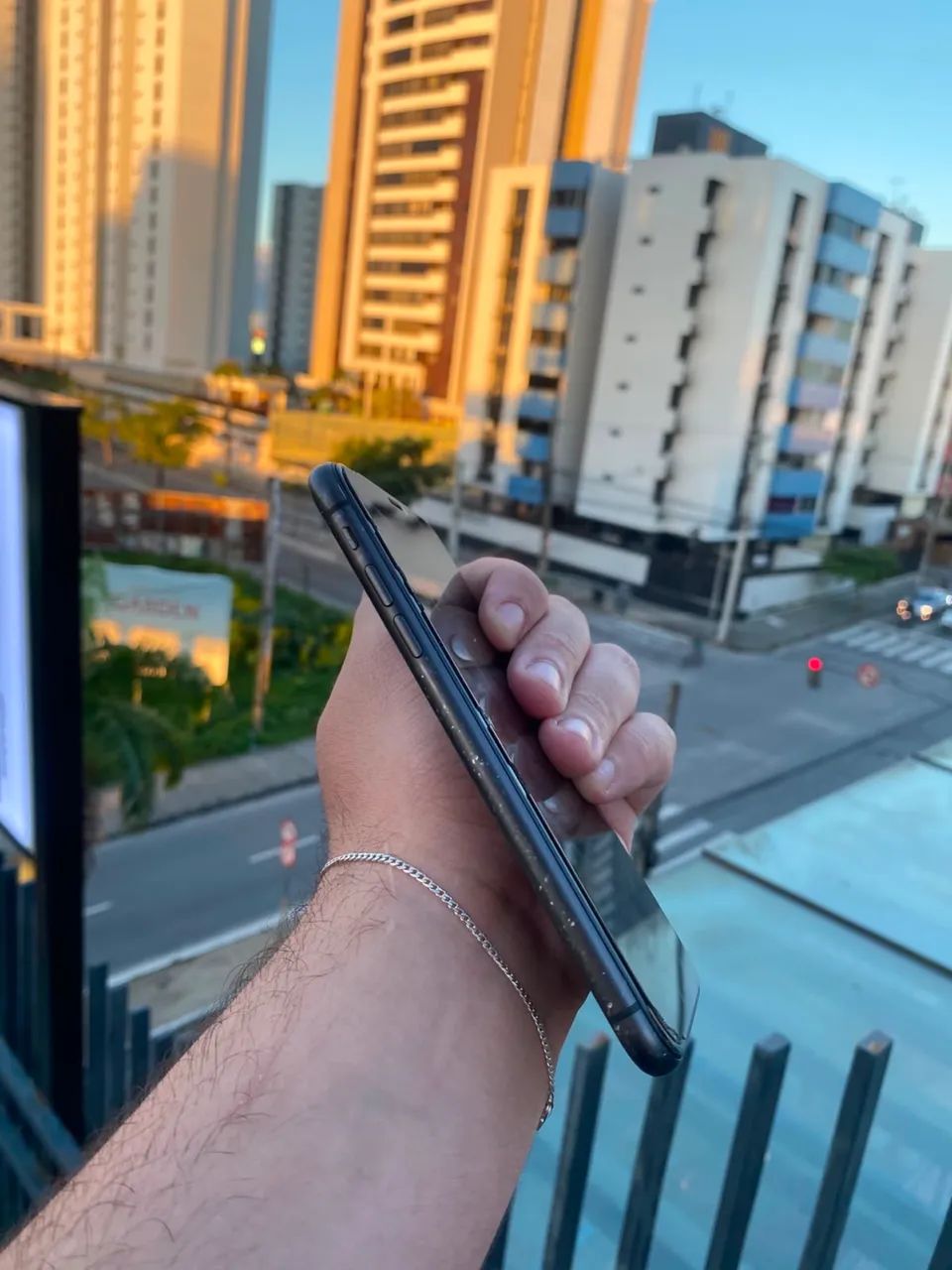 iPhone 11- 64 GB- Completo de tudo 