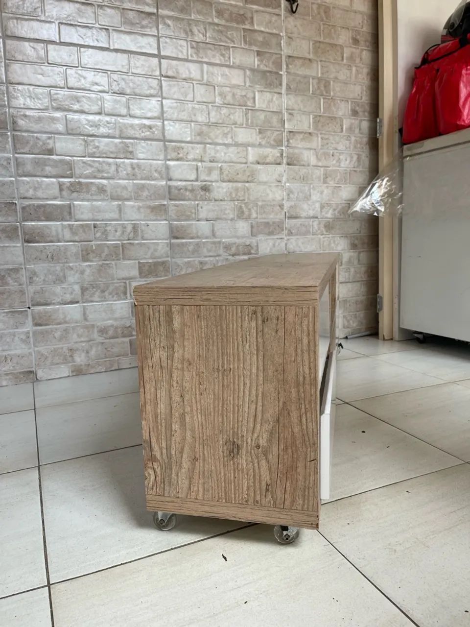 Rack para TV com Gavetas e Rodinhas - Foto 3