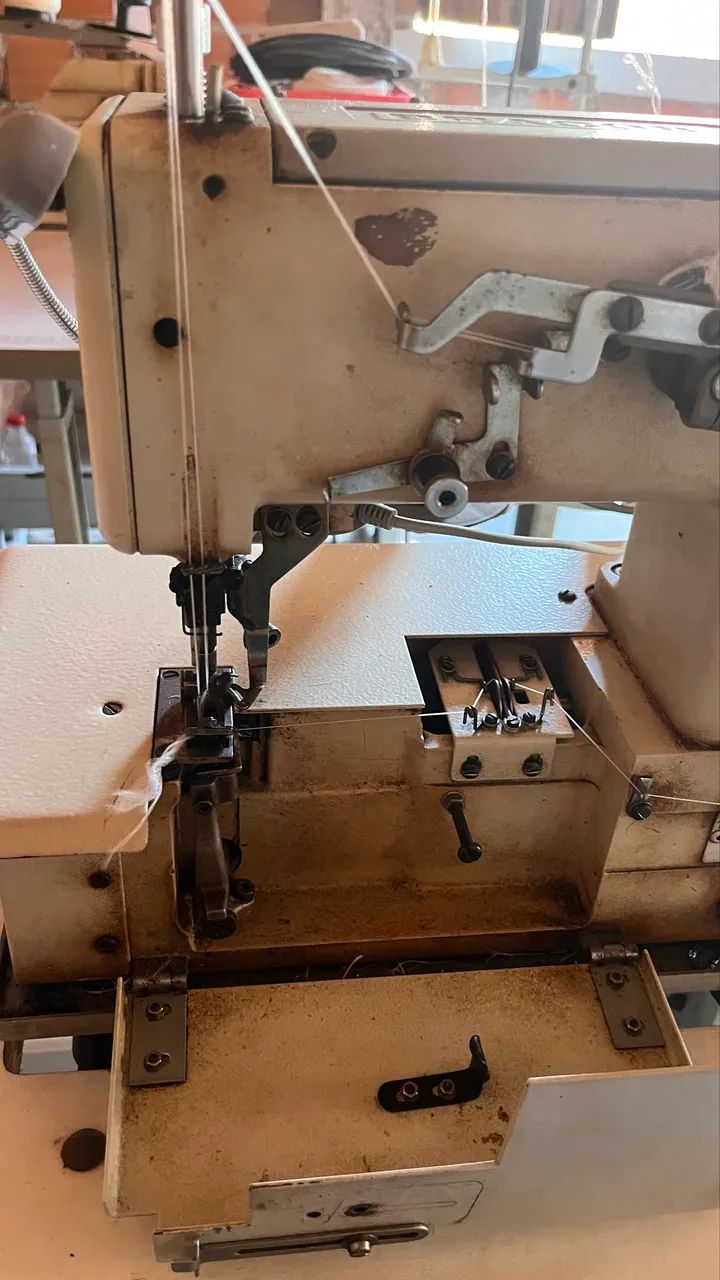 Máquina de costura - Foto 3