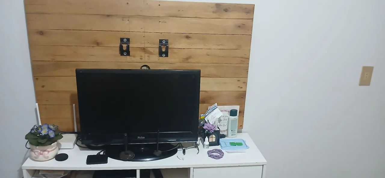 Televisão e  painel 