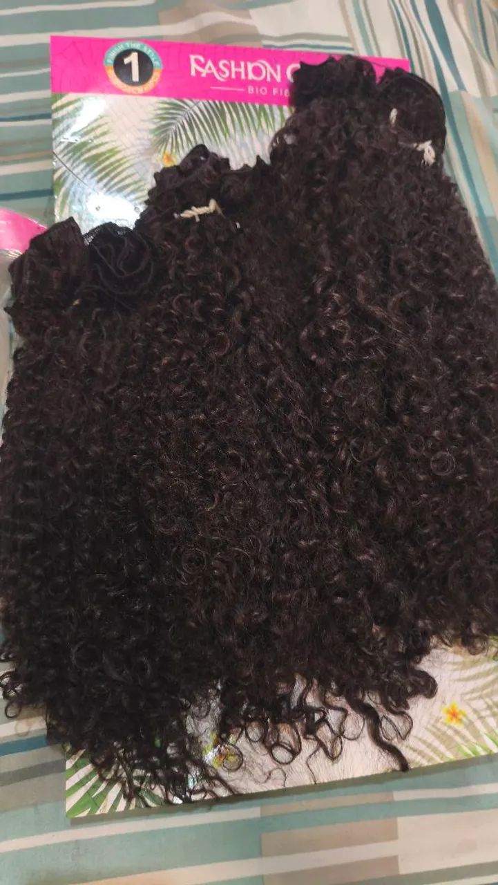 Vendo cabelo em fibra, da bio fibra, super novo, comprei por 150,00 estou vendendo por 100