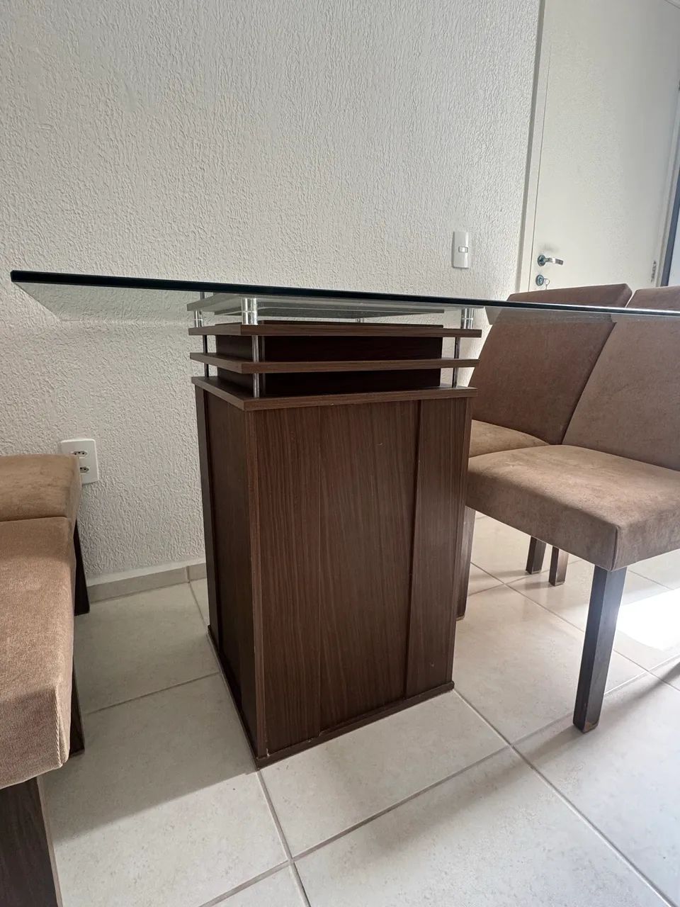 Table with 4 chairs65204505300609122