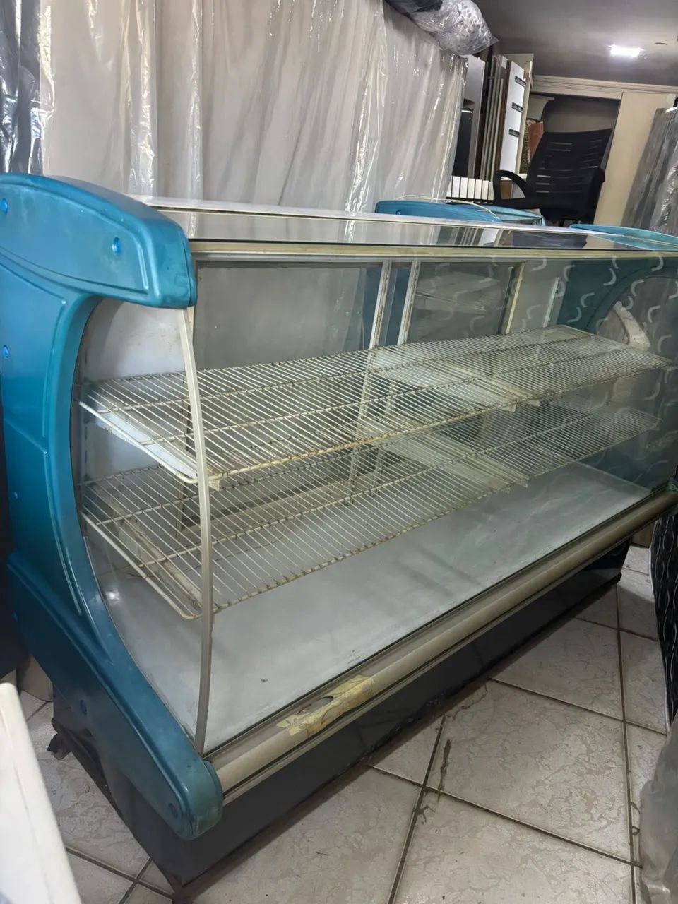 Balcão normal grande expositor 