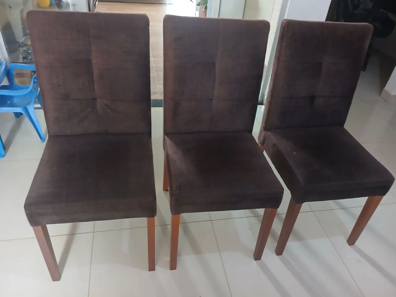 Vendo 4 cadeiras madeira maciça 