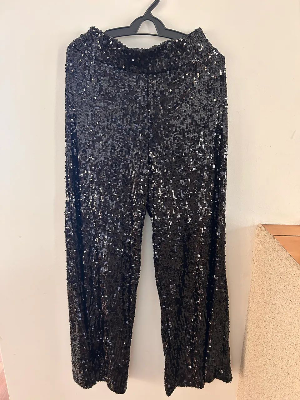Calça de paetê nunca usada  - Foto 2