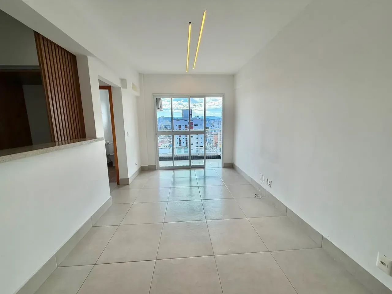 1 DORMITÓRIO AMPLO NO EMBARÉ!