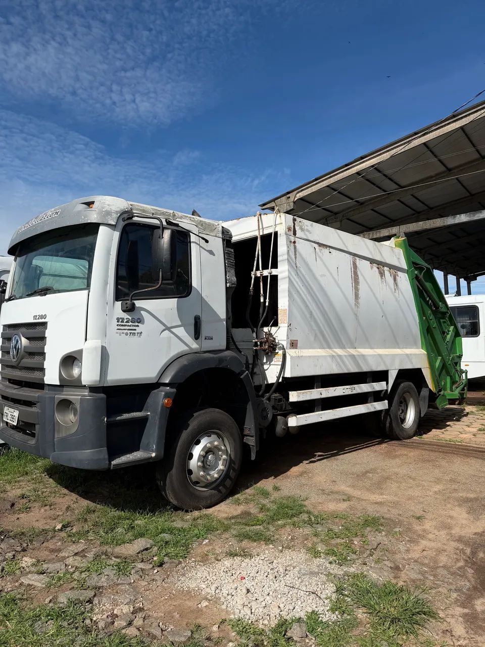 Locação Caminhão Compactador Coletor Lixo - Foto 2