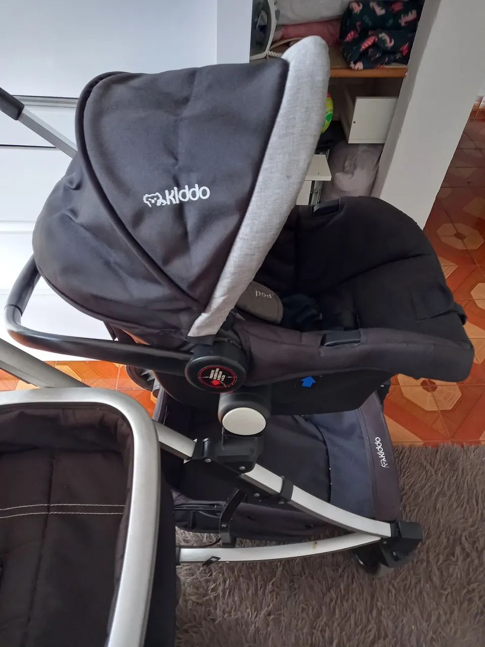 Vendo carrinho Moisés com bebê conforto  - Foto 5