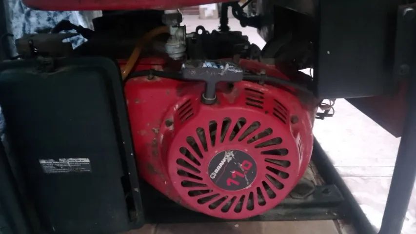 Gerador à Gasolina 4,5 KVA Bivolt Partida Manual B4T-5000L - Branco