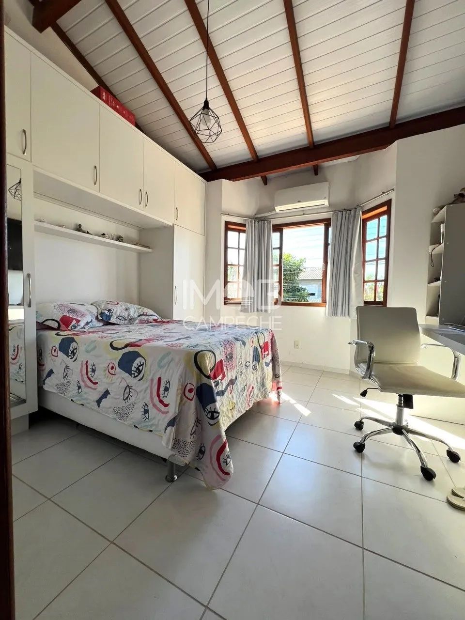 Casa com 04 quartos e proxima da praia do Campeche em Florianópolis - Foto 3