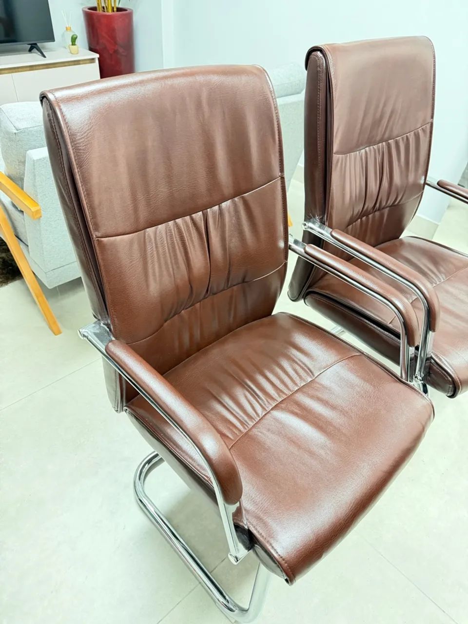 2 Cadeiras base fixa estofada premium escritório  - Foto 4