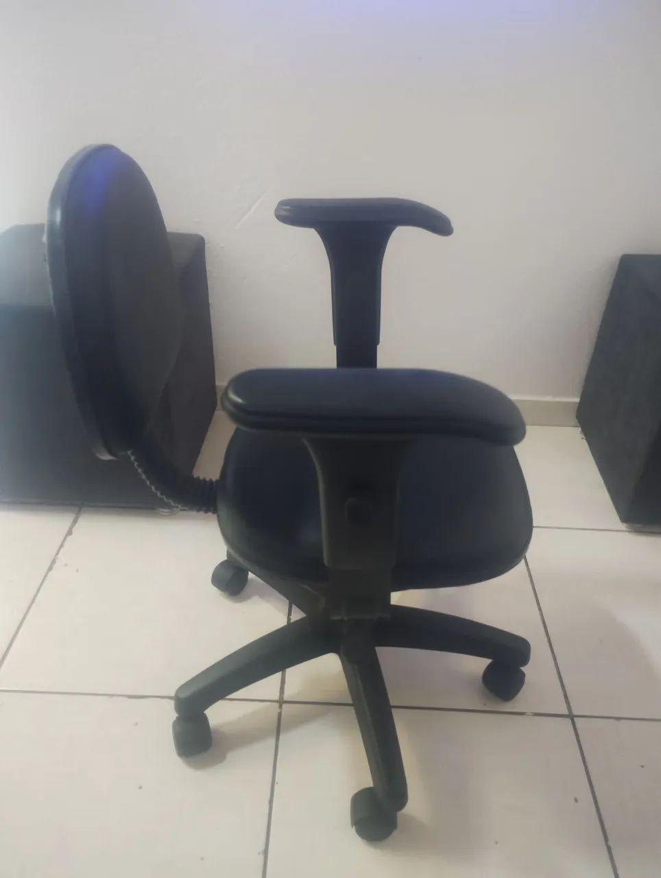 CADEIRA GIRATÓRIA COM BRAÇO  - Foto 2