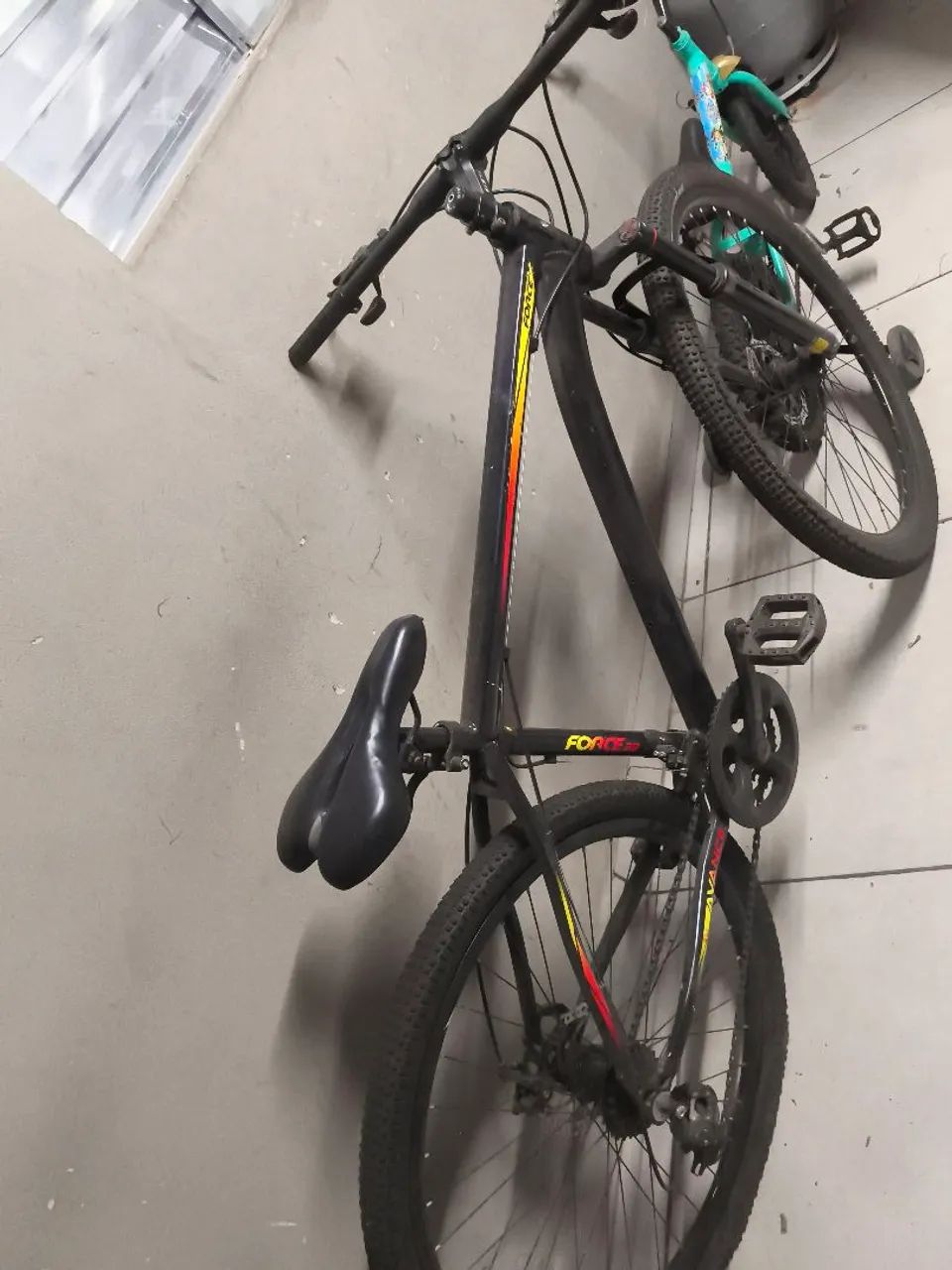 Vendo baik aro 24 semi nova 