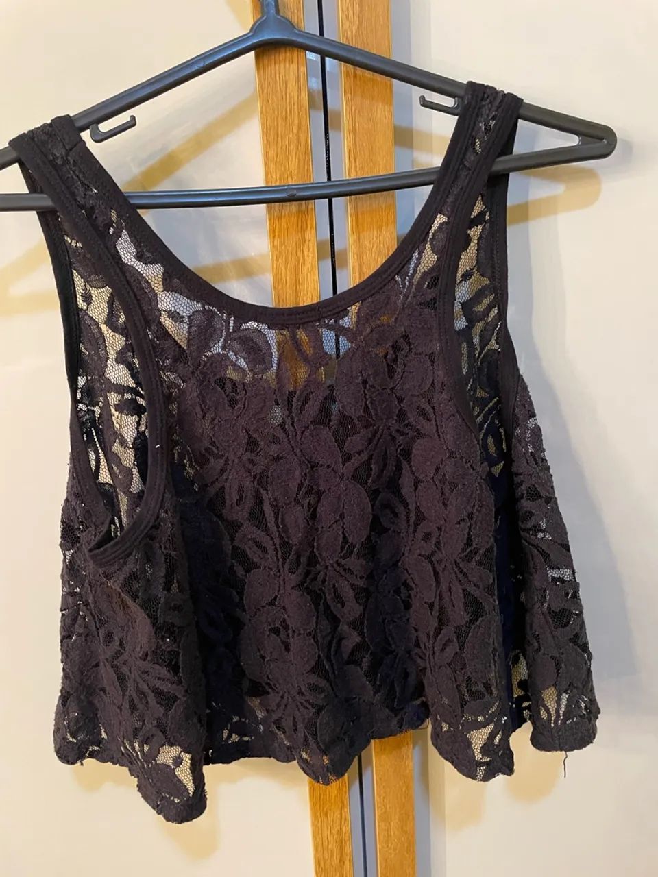 Blusa cropped renda preta M  - Foto 3