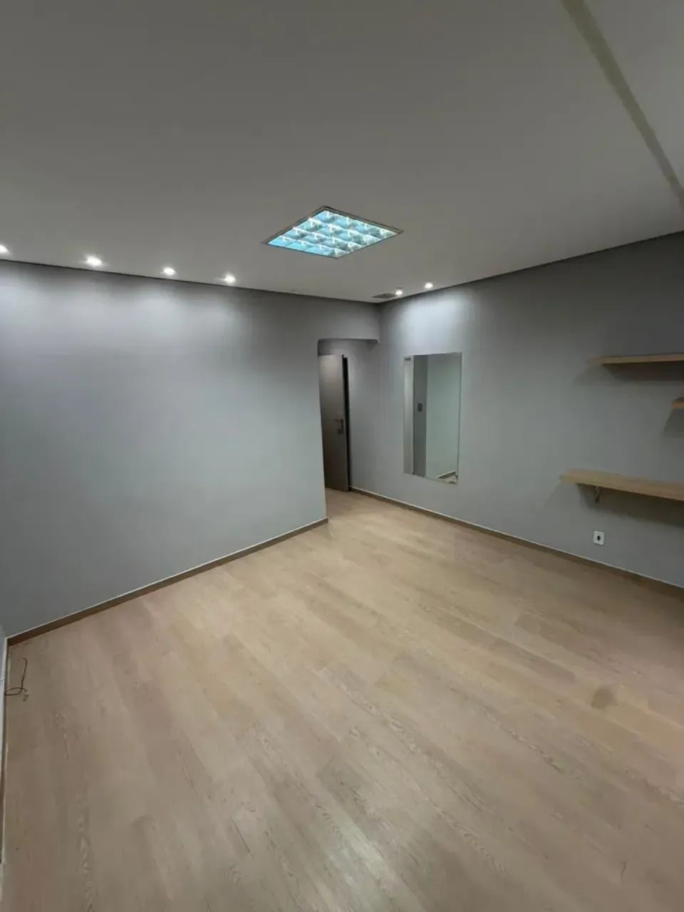 SALA COMERCIAL, GALERIA ESPAÇO 93, INCLUSO ÁGUA E LUZ; PROX UFMT E MOINHO - Foto 2