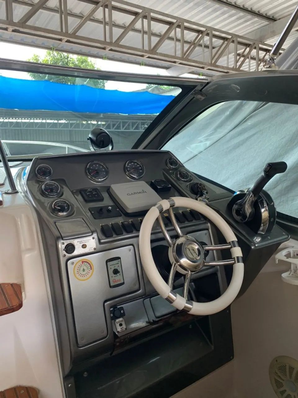 Lancha Focker 30.5 (2015) - Motor Mercruiser 8.2 380Hp - 520 Horas - Foto 3