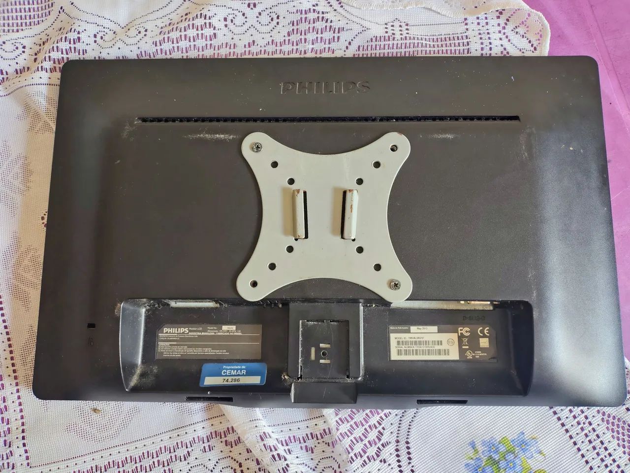 Monitor Philips com tela quebrada para retirada de peças ou conserto - Foto 2