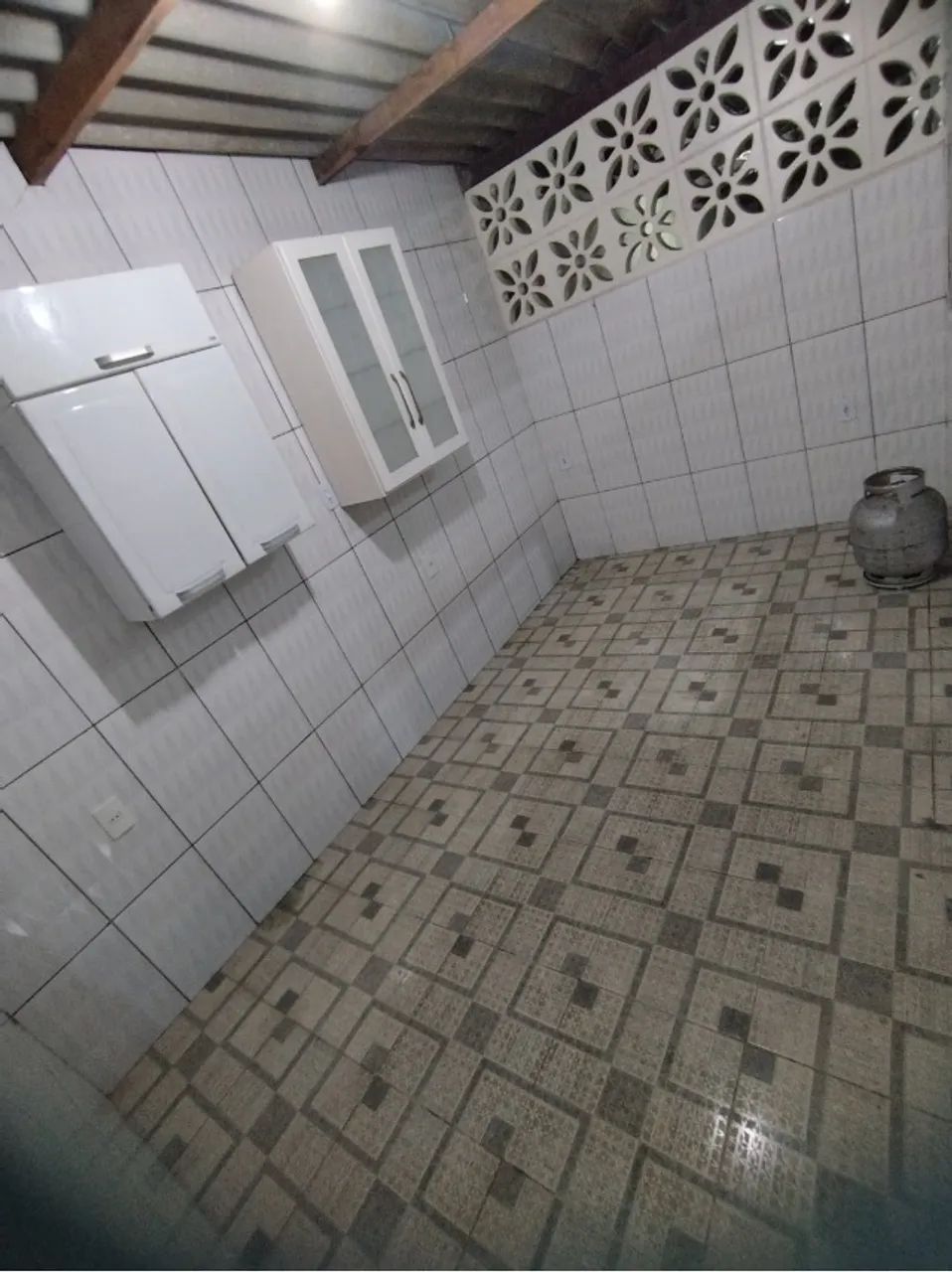 Alugo casa com 01 quarto em André Carloni - Foto 2