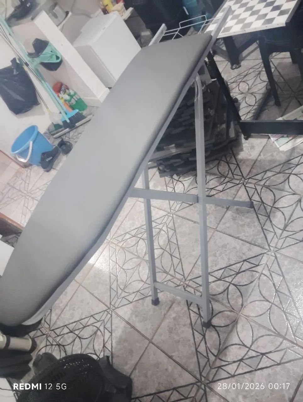 Tábua de passar roupa com estrutura de ferro - Foto 3
