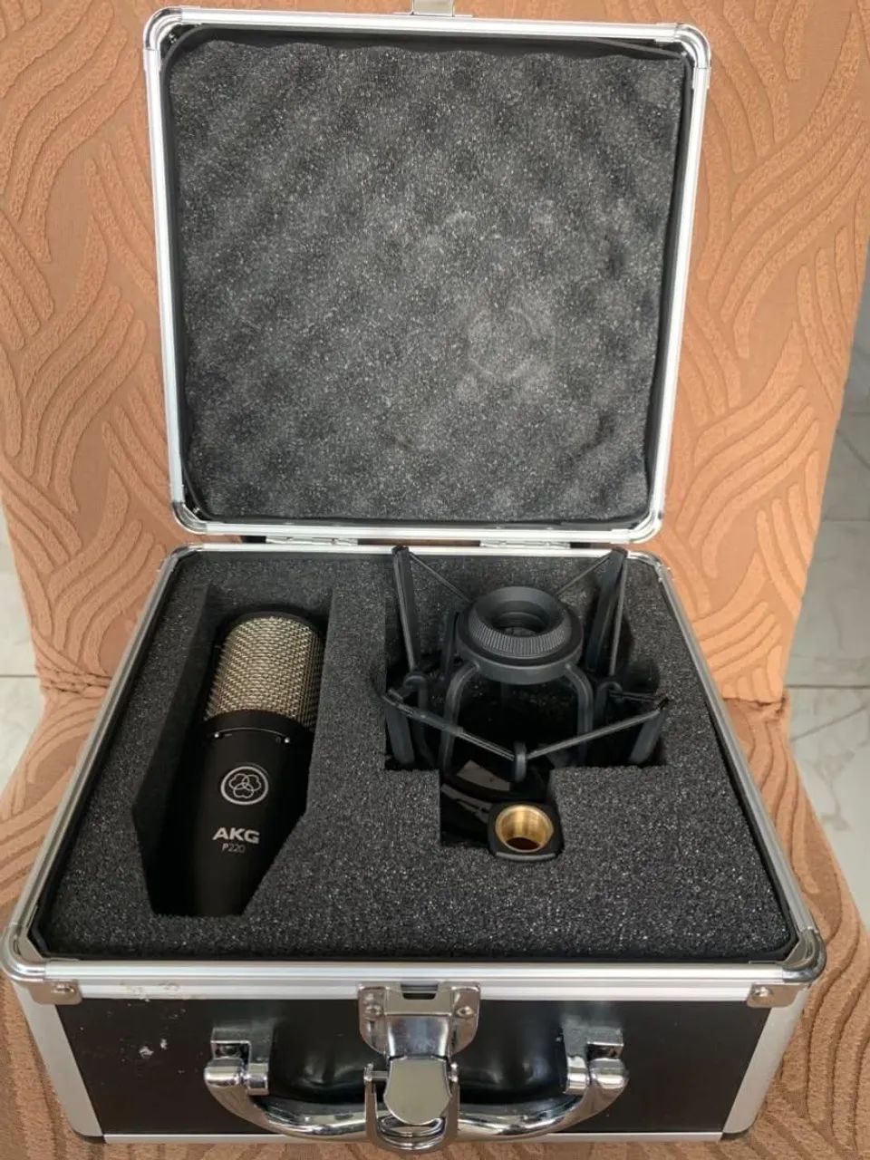 Microfone AKG condensador P220, muito novo!!! - Foto 4