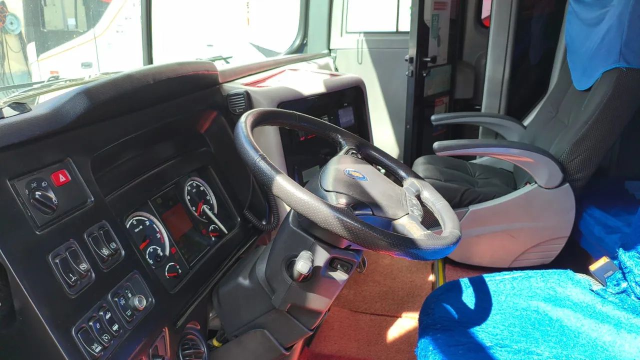 Vende-se Scania K-400 carroceria LD Comil Invictos - Foto 7