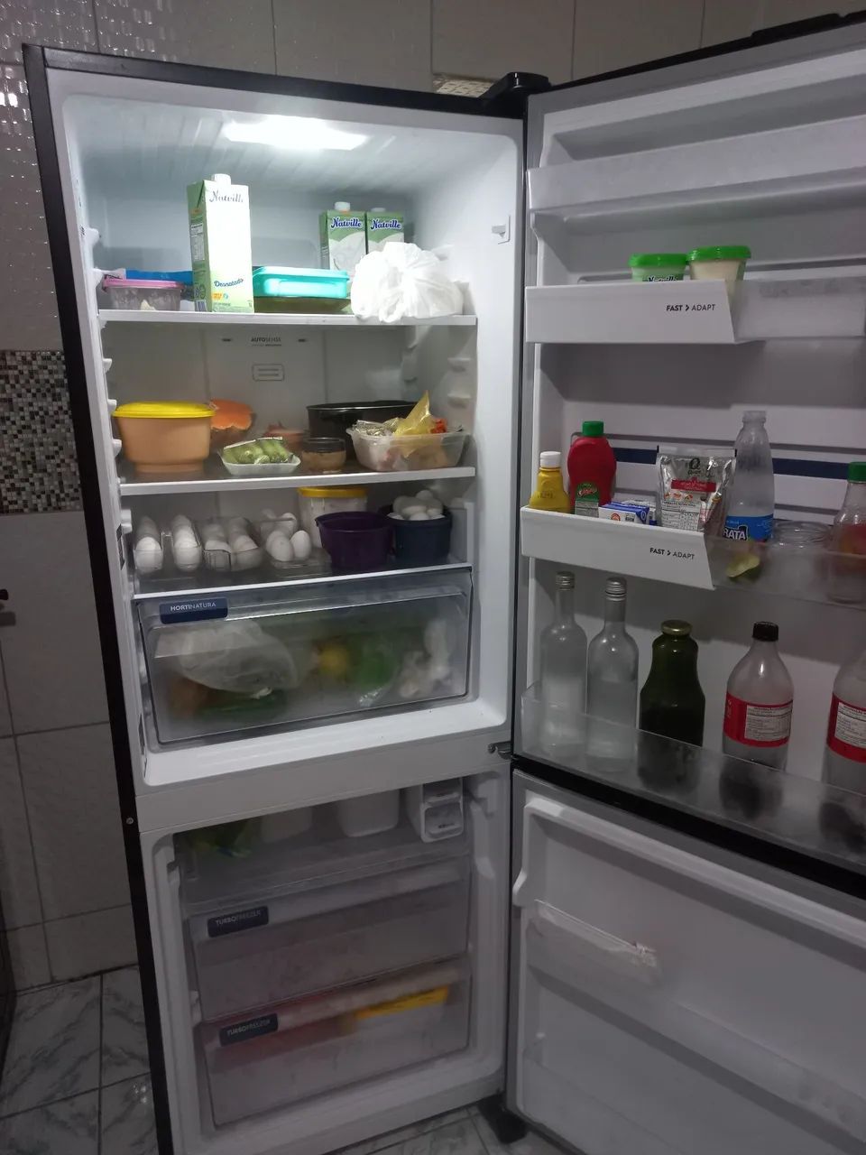 御成約　[3482] GELADEIRA ELECTROLUX INOX PRETA - Geladeiras e Freezers - Itapuã