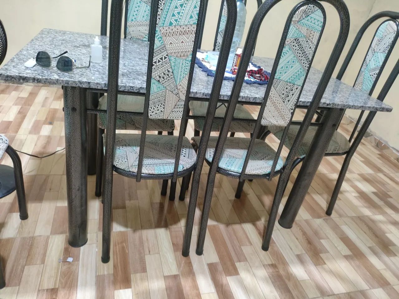 Uma mesa de mármore de seis lugares - Foto 2