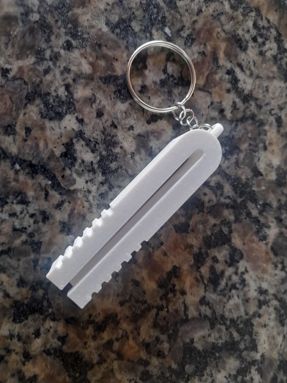 Abridor e Cortador de Ampolas em Petg -Chaveiro - Foto 2