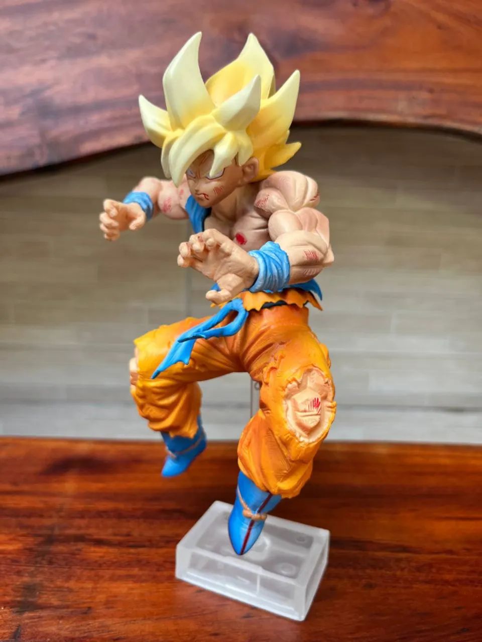 Action Figure Dragon Ball - Goku SJJ 21cm Com Base Aérea 