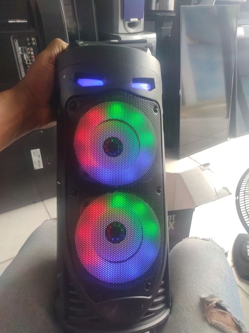 Vendo caixa amplificada robot box TWS com blooth funcionando perfeitamente R$ 190,00