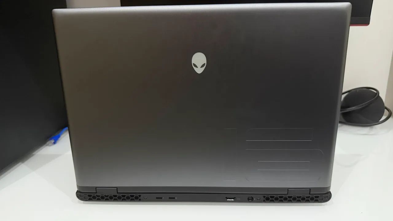 Alienware M16 R2 - Intel Ultra 9 | RTX 4070 | 32GB RAM DDR5 | 1TB