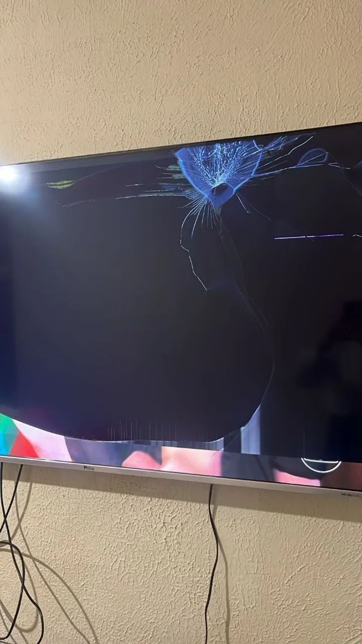 Vendo TV 58 polegadas com lê-la trincada  marca phioco  - Foto 3