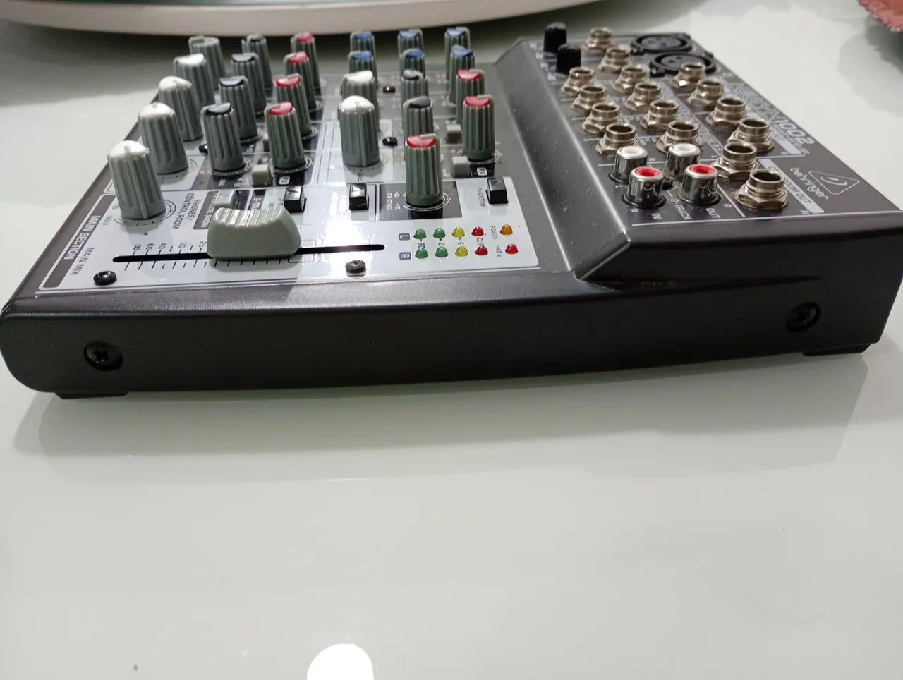 Mesa de som com 6 canais Behringer  - Foto 2