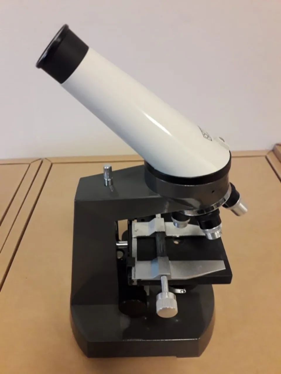 Microscópio Vintage Optico Paris 1976 Com Nota e Manual de epoca - Foto 5