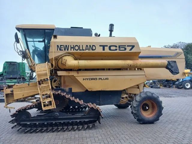 Colheitadeira New Holland TC57 - Tratores e máquinas agrícolas
