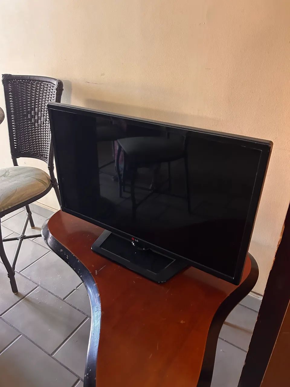TV LG 32 polegadas ( novinha )